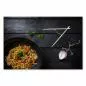 Preview: Asiatische Nudelpfanne, Hähnchen, Gemüse, Gewürze, Wok-Pfanne, Stäbchen. Preview: Asiatische Nudelpfanne, Hähnchen, Gemüse, Gewürze, Wok-Pfanne, Stäbchen.