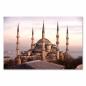 Preview: Die Blaue Moschee in Istanbul erstrahlt im Abendlicht, ihre Kuppeln prägen die Skyline.