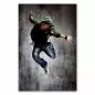Preview: Ein Breakdancer zeigt seinen dynamischen Tanzstil mit einem kraftvollen Sprung vor einer grauen Wand. Preview: Ein Breakdancer zeigt seinen dynamischen Tanzstil mit einem kraftvollen Sprung vor einer grauen Wand.