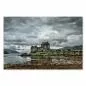 Preview: Spiegelbild von Eilean Donan Castle im Wasser und Steinstränden, drohender Himmel im Hintergrund. Preview: Spiegelbild von Eilean Donan Castle im Wasser und Steinstränden, drohender Himmel im Hintergrund.