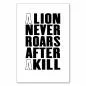 Preview: "A lion never roars after a kill" – ein starkes Statement in Schwarz-Weiß für alle, die stille Stärke verkörpern. Preview: "A lion never roars after a kill" – ein starkes Statement in Schwarz-Weiß für alle, die stille Stärke verkörpern.