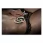 Preview: Farbige Erotikbild: Bauch und Beine einer liegenden Frau, Handschellen auf Bauch benetzt mit Wassertropfen. Preview: Farbige Erotikbild: Bauch und Beine einer liegenden Frau, Handschellen auf Bauch benetzt mit Wassertropfen.