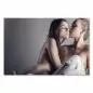 Preview: Zwei junge Frauen, die sich zärtlich küssen und Intimität ausstrahlen. Preview: Zwei junge Frauen, die sich zärtlich küssen und Intimität ausstrahlen.