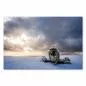 Preview: Ein verlassenes Flugzeugwrack liegt im Schnee, der Himmel ist von dramatischen Wolken und Sonnenstra hlen durchzogen. Preview: Ein verlassenes Flugzeugwrack liegt im Schnee, der Himmel ist von dramatischen Wolken und Sonnenstra hlen durchzogen.