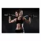 Preview: Eine durchtrainierte Frau steht im Fitnessstudio und hebt konzentriert eine Langhantel. Ihr verschwitzter Körper und ihr fokussierter Blick zeugen von hartem Training. Preview: Eine durchtrainierte Frau steht im Fitnessstudio und hebt konzentriert eine Langhantel. Ihr verschwitzter Körper und ihr fokussierter Blick zeugen von hartem Training.