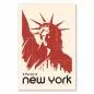 Preview: Rote Freiheitsstatue mit New Yorker Skyline im Hintergrund, stylisch. Preview: Rote Freiheitsstatue mit New Yorker Skyline im Hintergrund, stylisch.