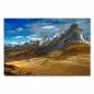 Preview: Serpentinenstraße durch karge Landschaft, schroffe Gipfel im Hintergrund. Preview: Serpentinenstraße durch karge Landschaft, schroffe Gipfel im Hintergrund.