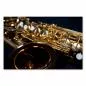 Preview: Nahaufnahme: Goldenes Saxophon, Klappen, Hebel, Schalltrichter - Details. Preview: Nahaufnahme: Goldenes Saxophon, Klappen, Hebel, Schalltrichter - Details.