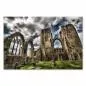 Preview: Ruine einer gotischen Kirche mit hohen Bögen, der Himmel bewölkt, kontrastiert mit grünem Rasen. Preview: Ruine einer gotischen Kirche mit hohen Bögen, der Himmel bewölkt, kontrastiert mit grünem Rasen.