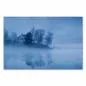 Preview: Ein einsames Haus am See, eingehüllt in dichten Nebel. Die Spiegelung im Wasser verstärkt die magische Stimmung. Preview: Ein einsames Haus am See, eingehüllt in dichten Nebel. Die Spiegelung im Wasser verstärkt die magische Stimmung.