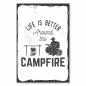 Preview: Gitarrist am Lagerfeuer – „Life is better around the campfire“. Bericht für Romantik- und Freiheits-Liebhaber. Preview: Gitarrist am Lagerfeuer – „Life is better around the campfire“. Bericht für Romantik- und Freiheits-Liebhaber.
