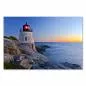 Preview: Ein weißer Leuchtturm steht auf felsiger Küste vor einem blauen Meer und einem orange-roten Abendhimmel. Preview: Ein weißer Leuchtturm steht auf felsiger Küste vor einem blauen Meer und einem orange-roten Abendhimmel.