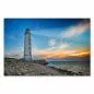 Preview: Ein strahlend weißer Leuchtturm an der Küste sendet sein Licht in die Dämmerung – ein Symbol der Hoffnung. Preview: Ein strahlend weißer Leuchtturm an der Küste sendet sein Licht in die Dämmerung – ein Symbol der Hoffnung.