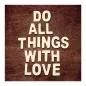 Preview: "Do all things with love" - weiße Buchstaben auf Holz, inspirierender Spruch. Preview: "Do all things with love" - weiße Buchstaben auf Holz, inspirierender Spruch.
