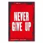 Preview: Motivationsspruch auf rotem Hintergrund: „Never give up“ ermutigt zum Durchhalten, egal wie schwierig. Preview: Motivationsspruch auf rotem Hintergrund: „Never give up“ ermutigt zum Durchhalten, egal wie schwierig.