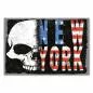 Preview: Grunge-Design: Totenkopf mit "New York" in den Farben der amerikanischen Flagge. Preview: Grunge-Design: Totenkopf mit "New York" in den Farben der amerikanischen Flagge.