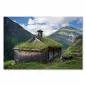 Preview: Traditionelles norwegisches Bauernhaus mit Grasdach, Berge im Hintergrund. Preview: Traditionelles norwegisches Bauernhaus mit Grasdach, Berge im Hintergrund.