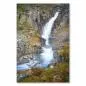 Preview: Wasserfall stürzt über Felsen in smaragdgrünes Becken, umgeben von Vegetation und schroffen Wänden. Preview: Wasserfall stürzt über Felsen in smaragdgrünes Becken, umgeben von Vegetation und schroffen Wänden.