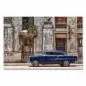 Preview: Blauer Oldtimer steht vor charmantem, verwittertem Gebäude in Havanna; Nostalgie und Kuba-Flair sind spürbar. Preview: Blauer Oldtimer steht vor charmantem, verwittertem Gebäude in Havanna; Nostalgie und Kuba-Flair sind spürbar.