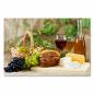 Preview: Ein rustikales Picknick mit Brot, Käse, Wein und Obst. Ein Fest für die Sinne und ein Genuss für Genießer.