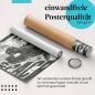 Preview: Gerolltes Poster "Astronautenschädel im Weltall". Düster-schönes Design, sicher verpackt.