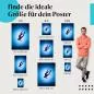 Preview: Fühle die Freiheit des Tanzes: Poster "Freiheit im Sprung" mit blauer Kulisse Preview: Fühle die Freiheit des Tanzes: Poster "Freiheit im Sprung" mit blauer Kulisse