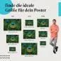 Preview: Finde die ideale Postergröße: Pfauenfedern, Nahaufnahme, Grün- und Blautöne. Preview: Finde die ideale Postergröße: Pfauenfedern, Nahaufnahme, Grün- und Blautöne.