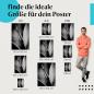 Preview: Wähle die ideale Postergröße: Abstrakte Nahaufnahme einer Pflanze in Schwarzweiß.