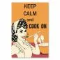 Preview: Fröhliche Hausfrau im Retrostil lächelt mit Holzlöffel aus Topf, Text „Keep Calm and Cook On“ verbreitet gute Laune. Preview: Fröhliche Hausfrau im Retrostil lächelt mit Holzlöffel aus Topf, Text „Keep Calm and Cook On“ verbreitet gute Laune.