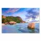 Preview: Ein atemberaubender Sonnenaufgang am Strand der Seychellen – ein Traum für alle Urlaubsliebhaber.