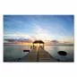 Preview: Ein Holzsteg führt zu einem Pavillon im Meer, die Sonne geht unter – ein traumhaftes Bild von Urlaub und Entspannung. Preview: Ein Holzsteg führt zu einem Pavillon im Meer, die Sonne geht unter – ein traumhaftes Bild von Urlaub und Entspannung.