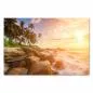 Preview: Palmen, Felsen & Wellen im goldenen Licht des Sonnenuntergangs, tropischer Strand. Preview: Palmen, Felsen & Wellen im goldenen Licht des Sonnenuntergangs, tropischer Strand.