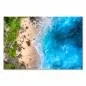 Preview: Drohnenaufnahme: Einsamer Strand, türkisblaue Wellen, tropische Vegetation. Preview: Drohnenaufnahme: Einsamer Strand, türkisblaue Wellen, tropische Vegetation.