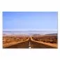Preview: Eine schnurgerade Straße führt durch eine weite Wüstenlandschaft in Richtung Horizont. Preview: Eine schnurgerade Straße führt durch eine weite Wüstenlandschaft in Richtung Horizont.