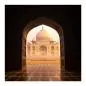 Preview: Taj Mahal im Sonnenaufgang, gerahmt von einem Torbogen - atemberaubender Anblick. Preview: Taj Mahal im Sonnenaufgang, gerahmt von einem Torbogen - atemberaubender Anblick.