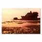 Preview: Der berühmte Tanah Lot Tempel in Bali im magischen Licht des Sonnenuntergangs - ein faszinierendes Motiv. Preview: Der berühmte Tanah Lot Tempel in Bali im magischen Licht des Sonnenuntergangs - ein faszinierendes Motiv.