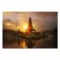Preview: Buddhistischer Tempel auf Insel im See, Sonnenuntergang im Hintergrund. Preview: Buddhistischer Tempel auf Insel im See, Sonnenuntergang im Hintergrund.