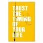 Preview: "Trust The Timing of Your Life" – ein motivierendes Poster, das daran erinnert, dass alles seinen eigenen Zeitpunkt hat. Preview: "Trust The Timing of Your Life" – ein motivierendes Poster, das daran erinnert, dass alles seinen eigenen Zeitpunkt hat.