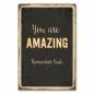 Preview: Inspirierendes Vintage Schild mit der Aufschrift "You are AMAZING.Remember that."auf dunklem Hintergrund. Preview: Inspirierendes Vintage Schild mit der Aufschrift "You are AMAZING.Remember that."auf dunklem Hintergrund.