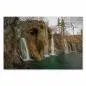 Preview: Idyllischer Wasserfall ergießt sich in einen smaragdgrünen See, umgeben von Wald, ruhiger Ort der Schönheit. Preview: Idyllischer Wasserfall ergießt sich in einen smaragdgrünen See, umgeben von Wald, ruhiger Ort der Schönheit.