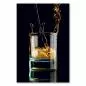 Preview: Whiskey wird über Eiswürfel in Glas gefüllt, edler Tropfen, dynamische Bewegung. Preview: Whiskey wird über Eiswürfel in Glas gefüllt, edler Tropfen, dynamische Bewegung.