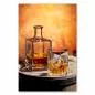Preview: Whiskey mit Eis, Flasche auf Eichenfass, warme Wand - Whiskey-Kultur. Preview: Whiskey mit Eis, Flasche auf Eichenfass, warme Wand - Whiskey-Kultur.