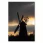 Preview: Silhouette einer Windmühle vor dramatischem Abendhimmel mit rot-orangen Wolken und untergehender Sonne. Preview: Silhouette einer Windmühle vor dramatischem Abendhimmel mit rot-orangen Wolken und untergehender Sonne.