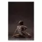 Preview: Entspannung und Achtsamkeit: Eine Frau sitzt in einer Yoga-Pose und blickt in die Ferne. Preview: Entspannung und Achtsamkeit: Eine Frau sitzt in einer Yoga-Pose und blickt in die Ferne.
