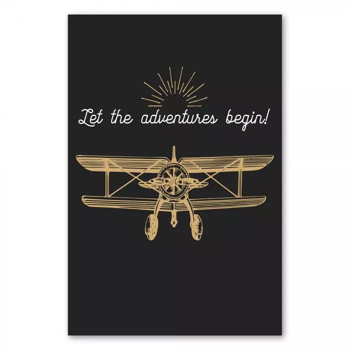 Goldener Doppeldecker vor schwarzem Hintergrund. "Let the adventures begin!"