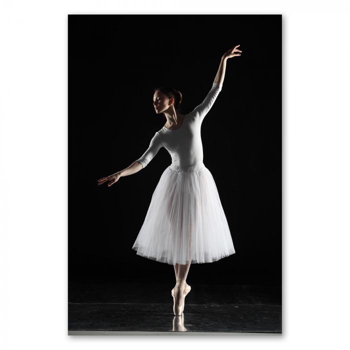 Preview: Ballerina: Eleganz in Weiß | Postereck 1946