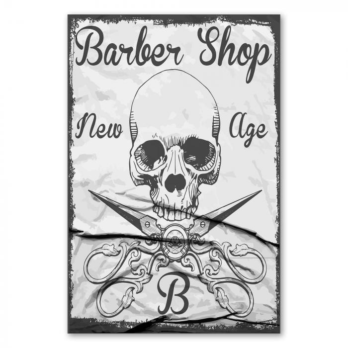 Ein Totenkopf mit gekreuzten Scheren und dem Schriftzug "Barber Shop New Age" im Vintage-Style.