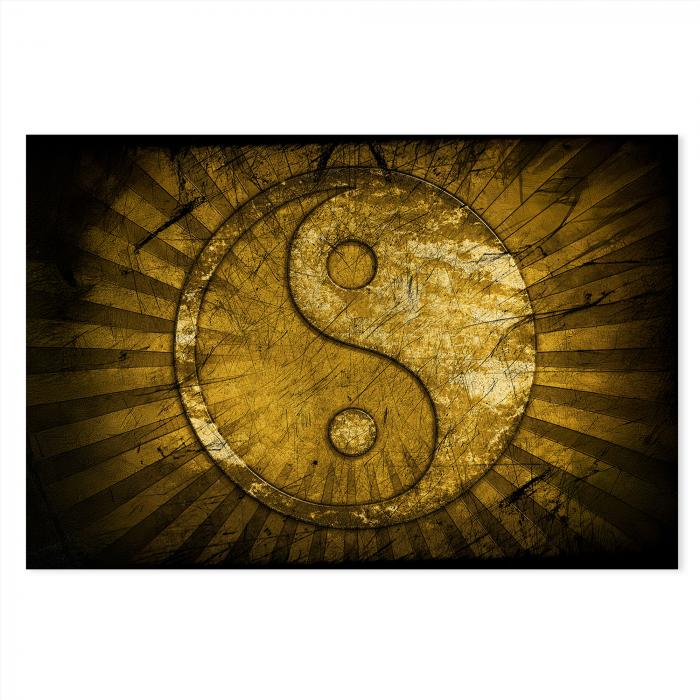 Ein goldenes Yin-Yang-Symbol auf strukturiertem Hintergrund – Harmonie der Gegensätze.