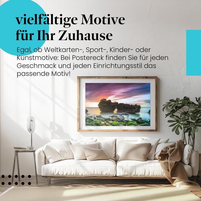 Stylisches Leinwandbild: Farbenspiel der Natur: Felsen im Meer bei farbenprächtigem Sonnenuntergang.