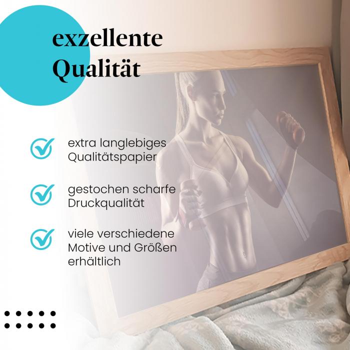 Gerahmtes Bild "Krafttraining". Frau, Hanteltraining, Muskeln & Fitness.